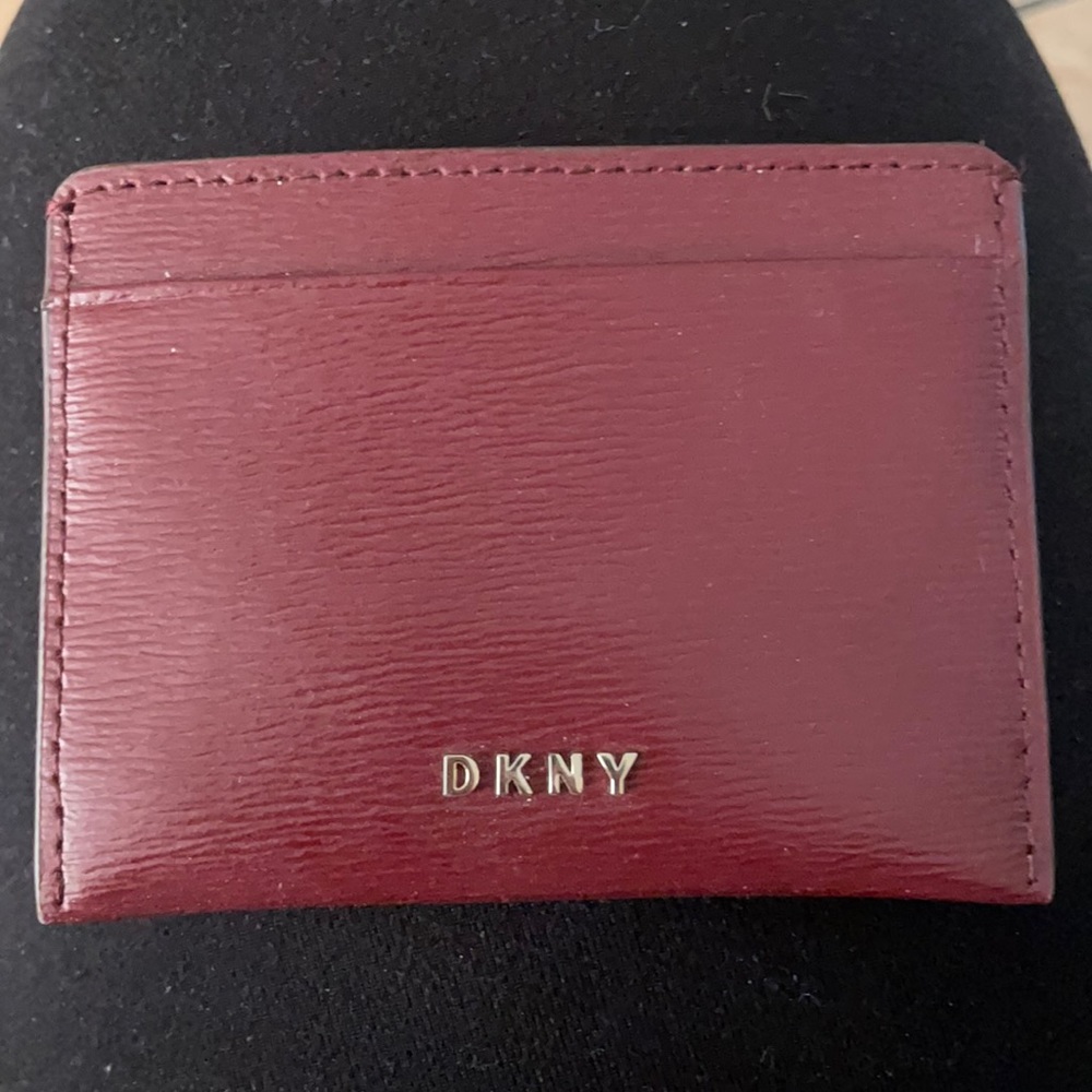 🆕DKNY Leather 💳 holder